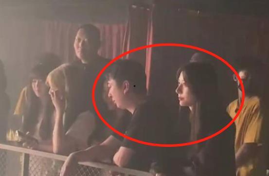 红衣哥莒南网红吃瓜,揭秘网络红人的幕后生活